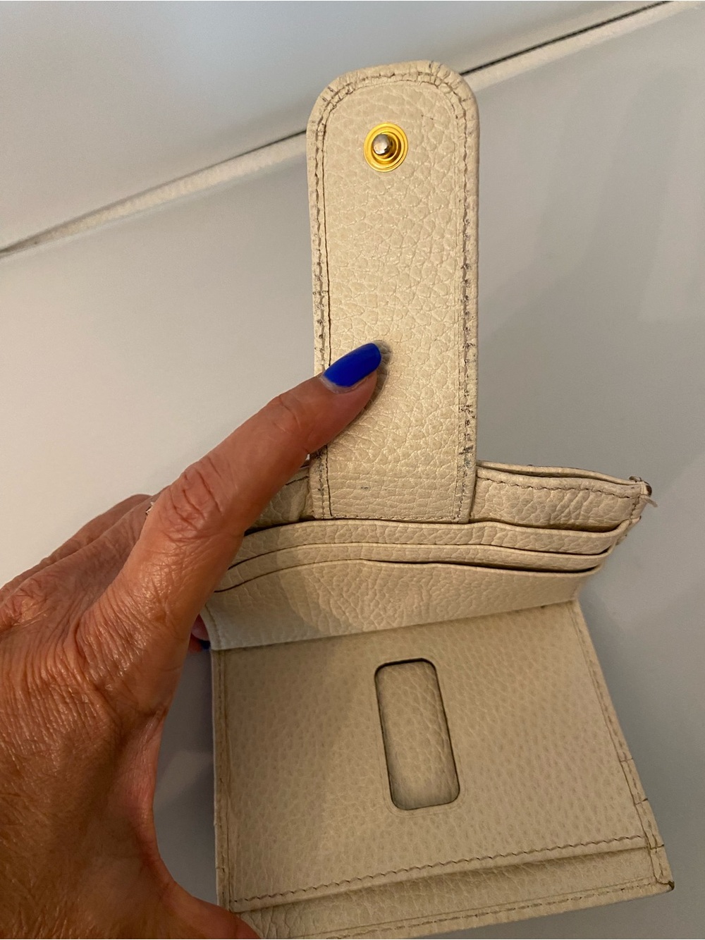 Gucci GG Maramont white leather Cream Card holder with Gold GG hardware - Picture 14 of 16